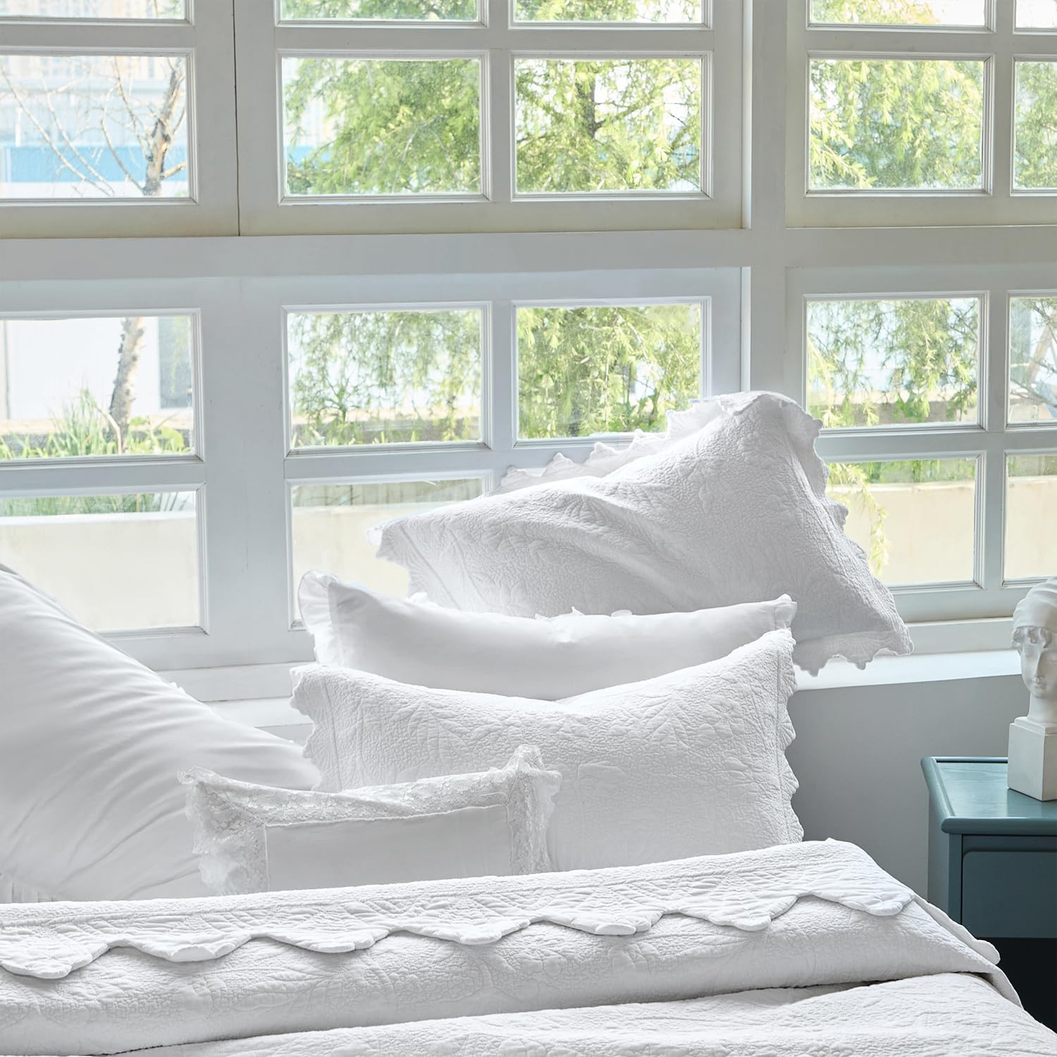 Brandream Premium White Cotton Quilt Set Oversized Queen Intricate Botanical Vine Stitching Scalloped Trim Lightweight All-Season Designer Bedspread 3-Piece