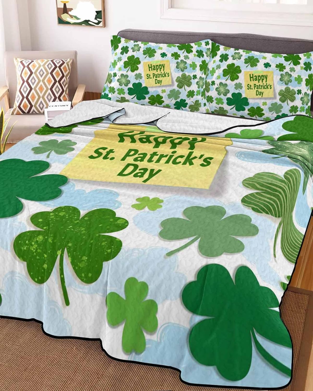 Quilt King Size Bedding Set, St. Patrick's Day Lightweight Summer Quilt 3 Pieces Bedding Sets, Spring Lucky Green Shamrock Cloud Blue Reversible Soft Bedspreads Coverlets with 2 Pillow Shams