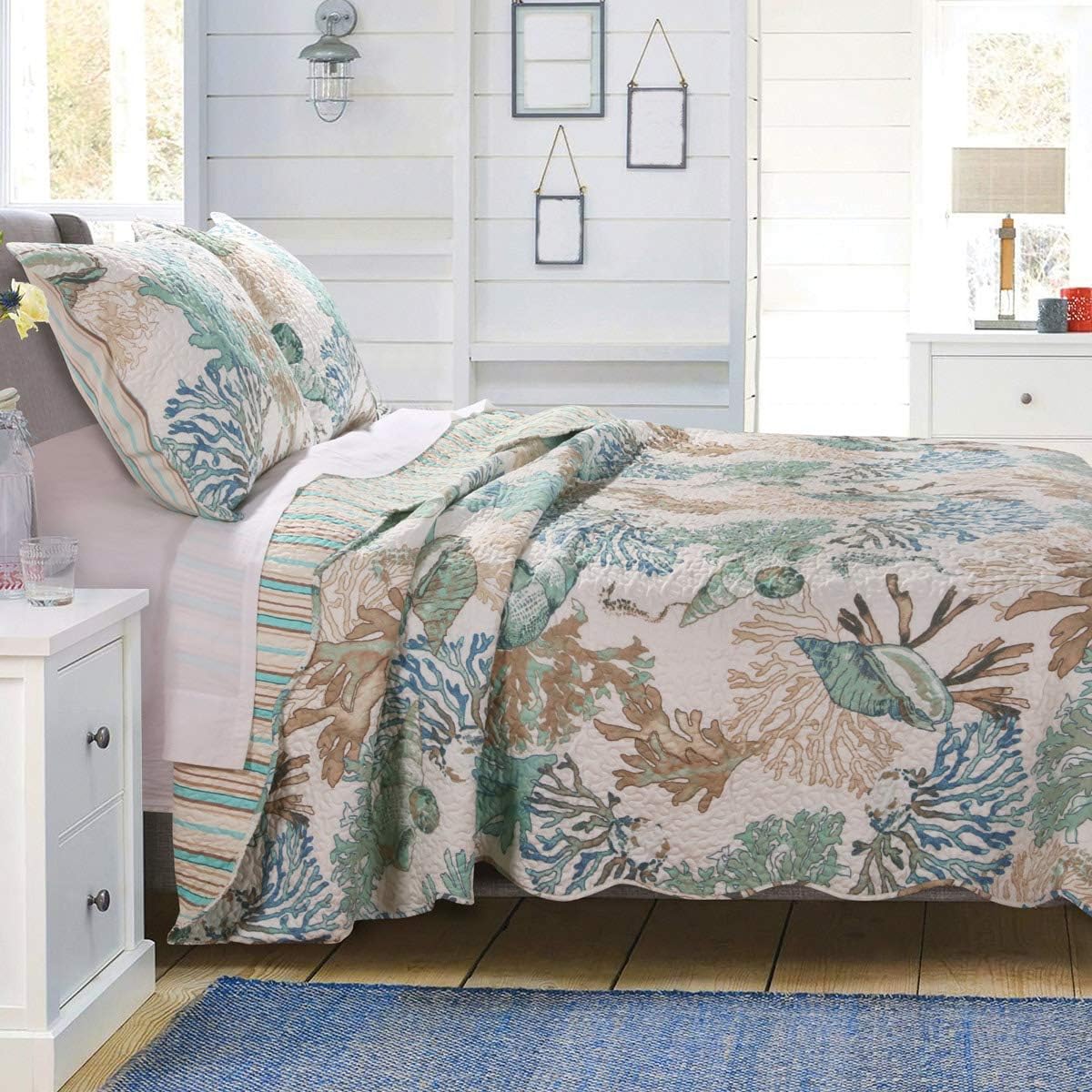 BLACK FOREST DECOR Aqua Reef Quilt Bed Set - King, Quilt & 2 Shams, 105' W x 95' L