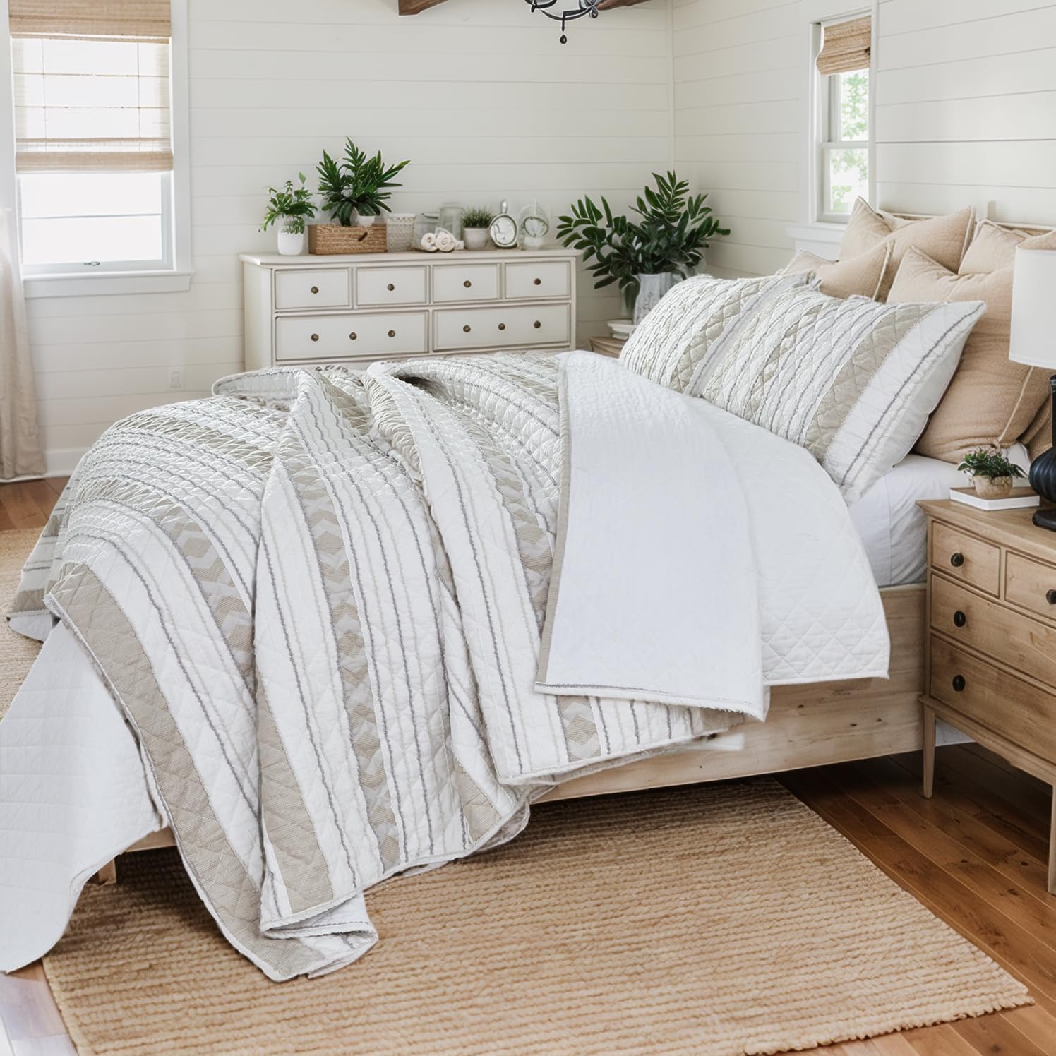 Brandream Queen Size Quilt Set Cotton Blend Farmhouse Patchwork Quilts White Beige Striped Quilts Waffle Quilted Comforter Set 3-Piece