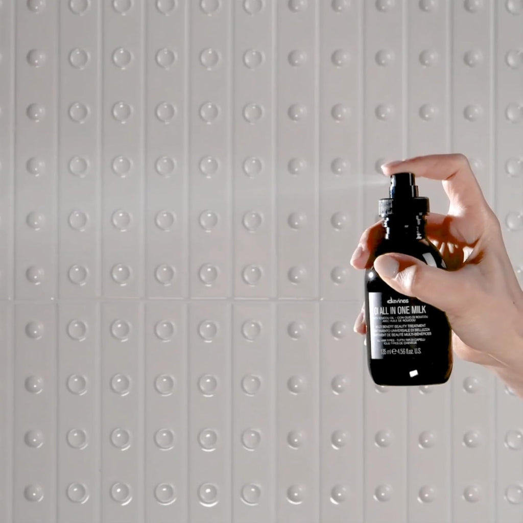 Davines OI All In One Milk, Hair Leave-in Conditioner Multi-Function Spray Treatment - Detangles, Controls Frizz & Heat Protectant - Weightless Antioxidant Roucou Oil Formula