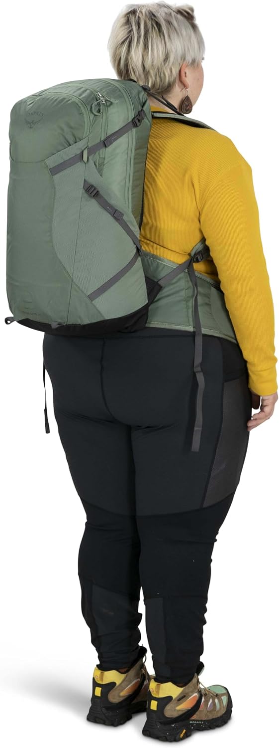 Osprey Sportlite 25L Lightweight Hiking Backpack for Men and Women, Pine Leaf Green, S/M, Extended Fit