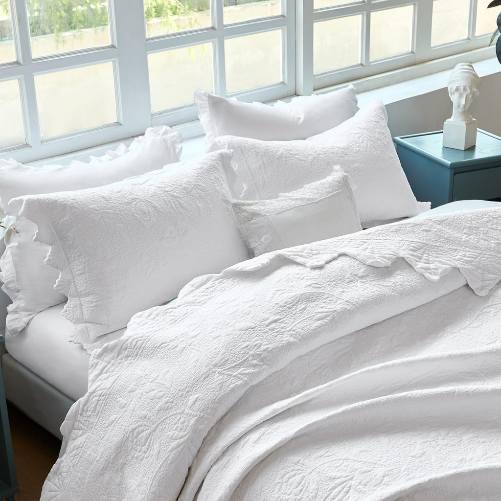 Brandream Premium White Cotton Quilt Set Oversized Queen Intricate Botanical Vine Stitching Scalloped Trim Lightweight All-Season Designer Bedspread 3-Piece