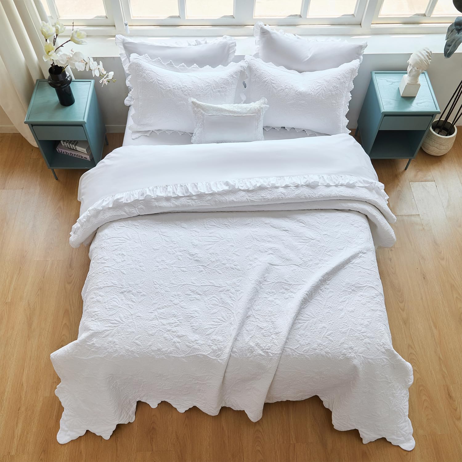 Brandream Premium White Cotton Quilt Set Oversized Queen Intricate Botanical Vine Stitching Scalloped Trim Lightweight All-Season Designer Bedspread 3-Piece