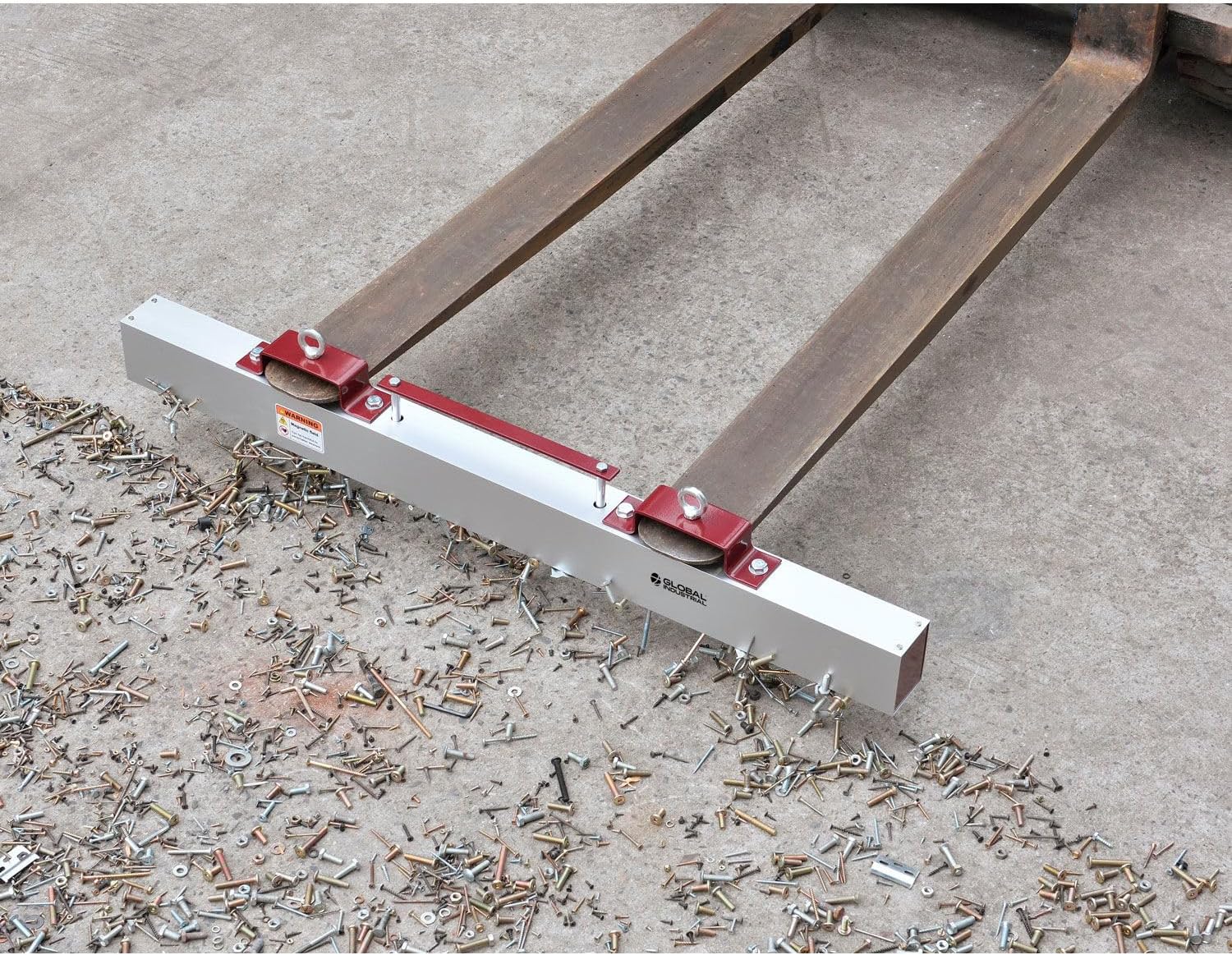 Global Industrial 48'W Hang-Type Magnetic Sweeper With Forklift Hanger