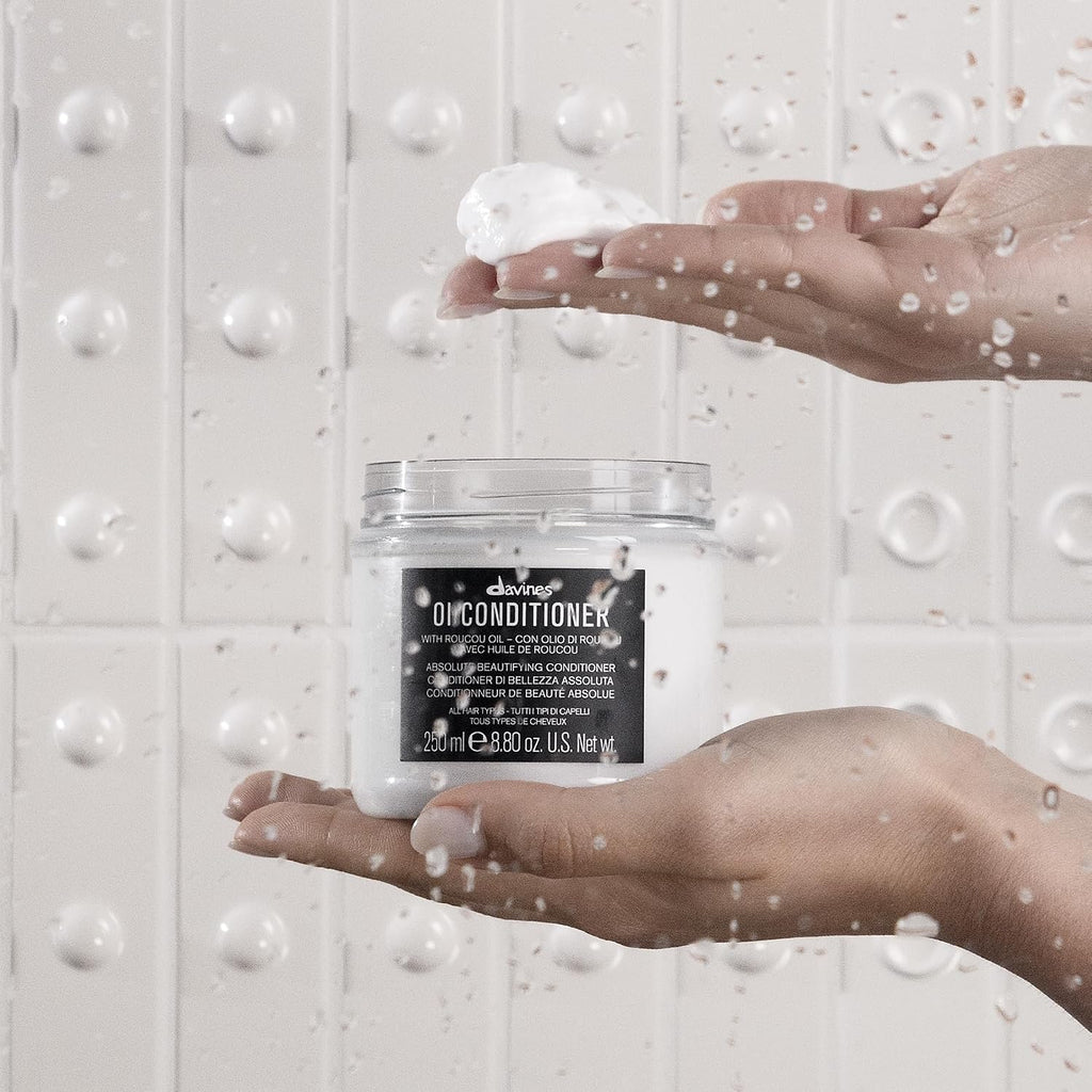 Davines OI All In One Milk, Hair Leave-in Conditioner Multi-Function Spray Treatment - Detangles, Controls Frizz & Heat Protectant - Weightless Antioxidant Roucou Oil Formula