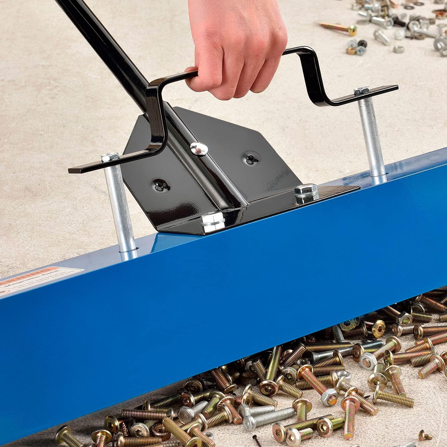 Global Industrial 24'W Magnetic Floor Sweeper