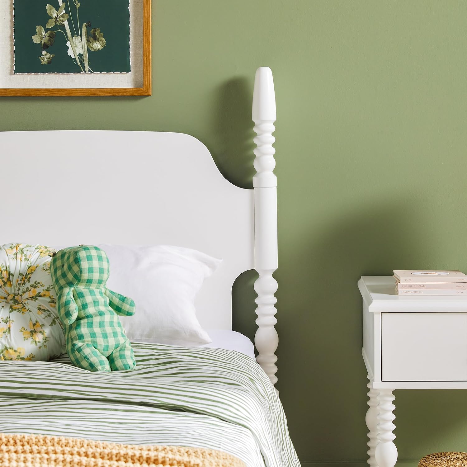 Walker Edison EZ Assembly Traditional Wood White Spindle Bed, Vintage Bed Frame, No Box Spring Required, Twin Bed Frame with Headboard, Twin Size, White