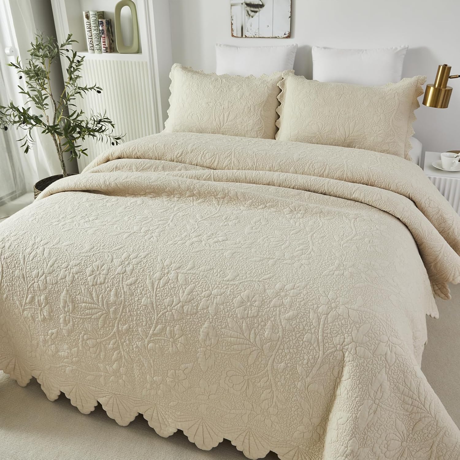 Brandream Beige Quilts Queen King Size Cotton Farmhouse Matelasse Coverlet Scalloped Edge Bedspreads Luxury Quilt Bedding Set 3-Piece 98x106
