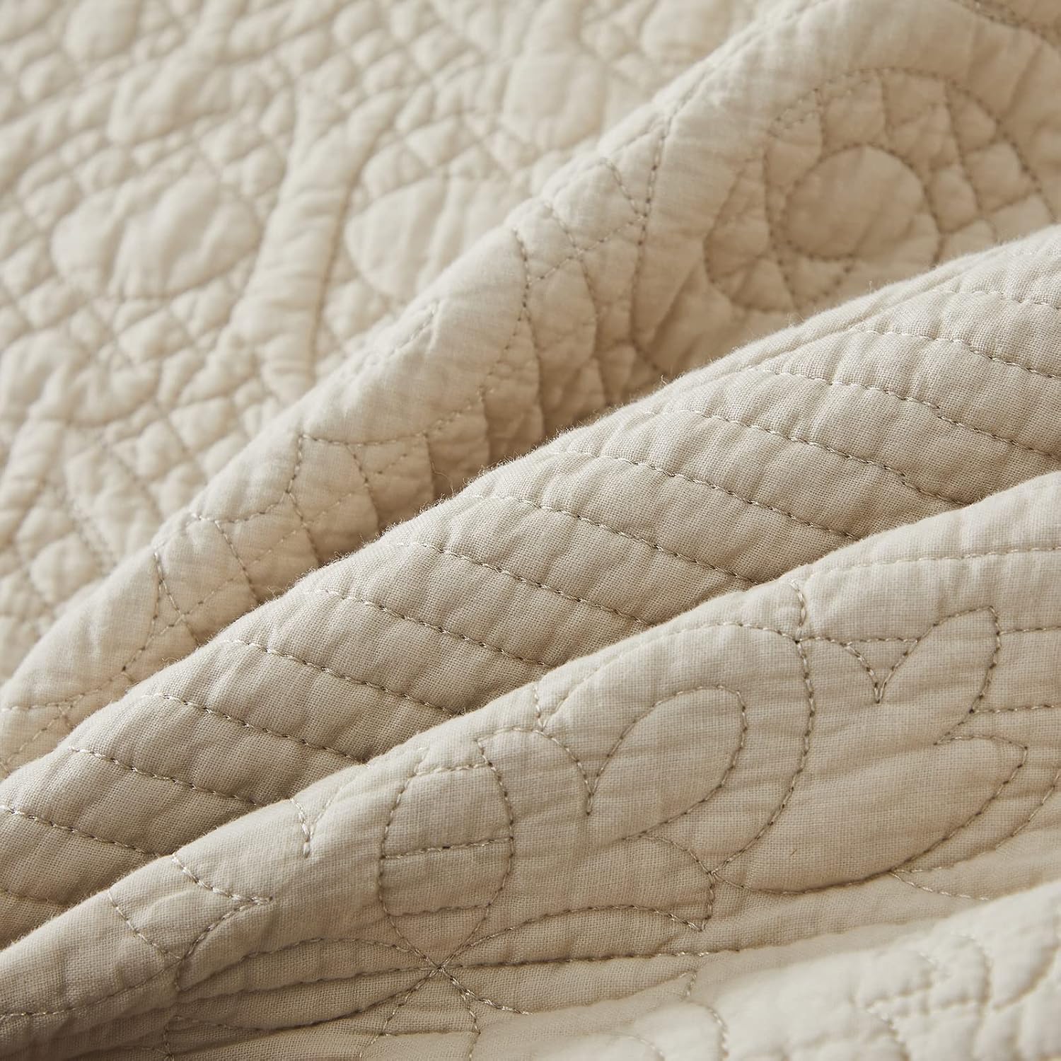 Brandream Heirloom Victorian Matelasse Quilt Set – 100% Pure High-Density Cotton with Intricate Embossed Medallions & Artisan Scalloped Edges (Vintage Beige, 3-Piece Queen)
