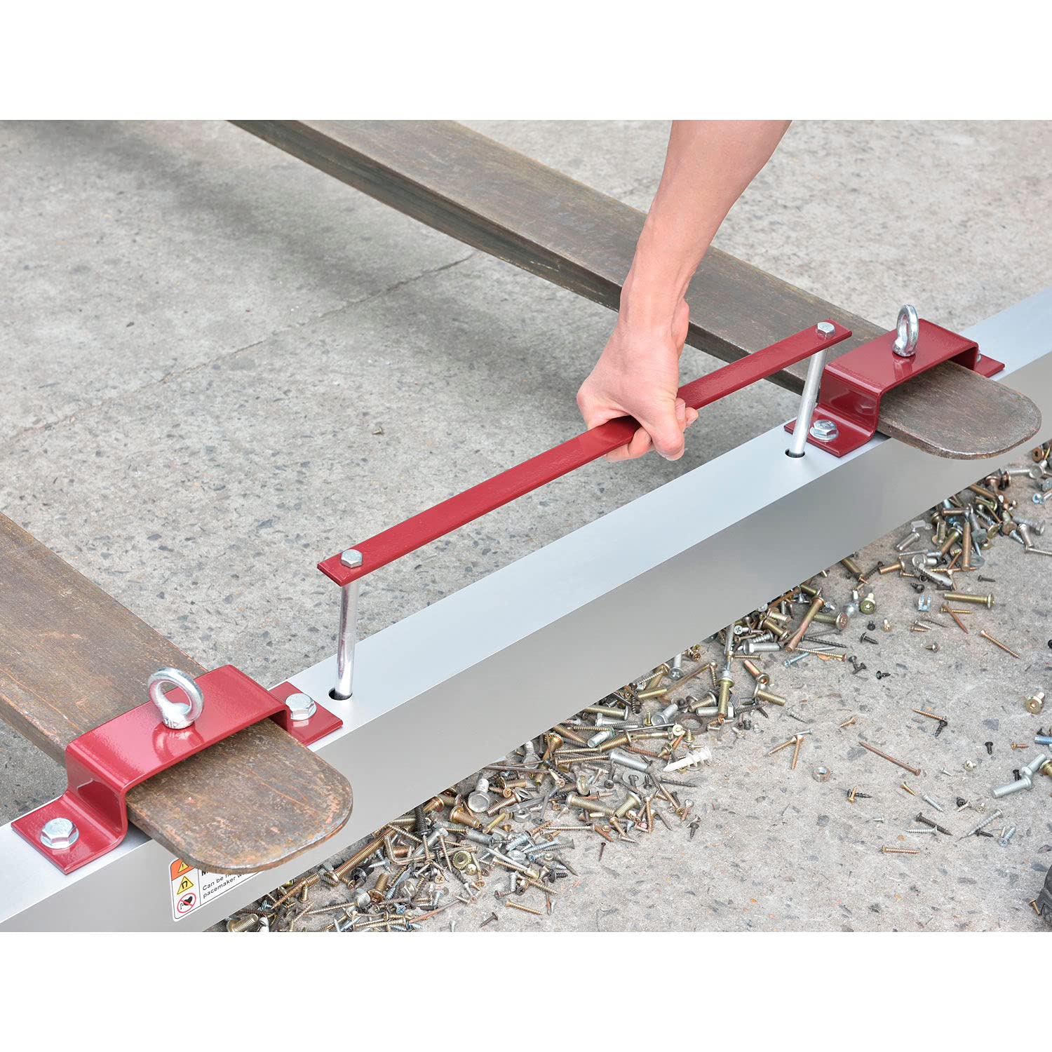 Global Industrial 72' W Hang-Type Magnetic Sweeper with Forklift Hanger