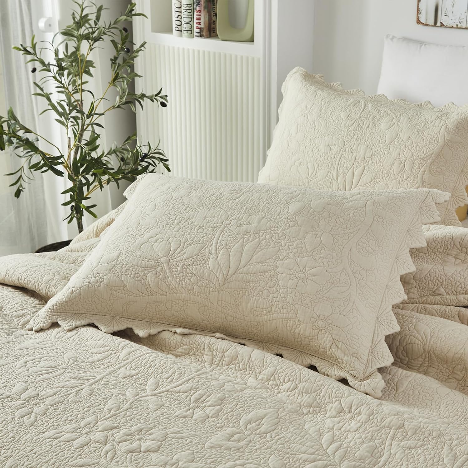 Brandream Beige Quilts Queen King Size Cotton Farmhouse Matelasse Coverlet Scalloped Edge Bedspreads Luxury Quilt Bedding Set 3-Piece 98x106