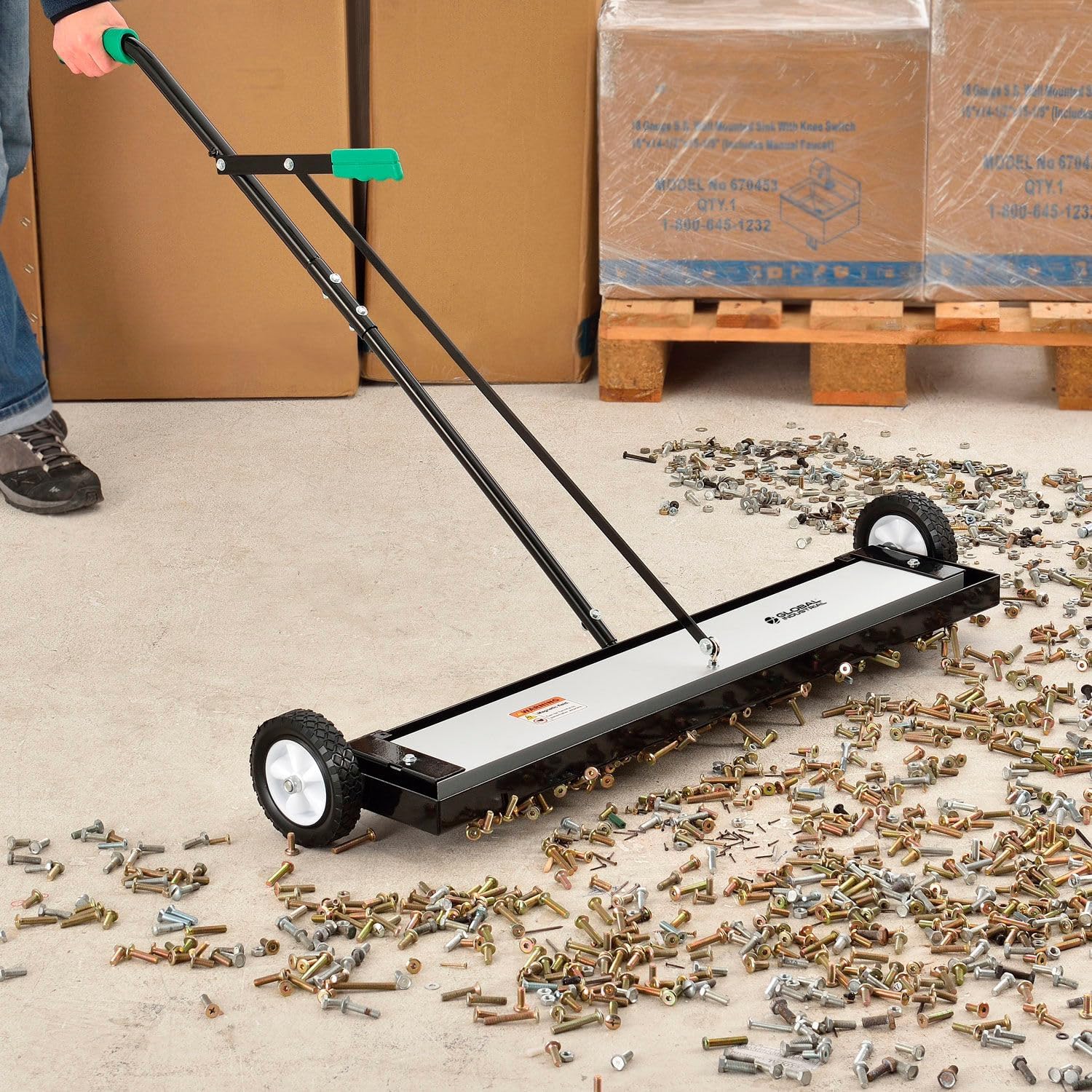 Global Industrial 36'W Heavy Duty Magnetic Sweeper With Release Lever