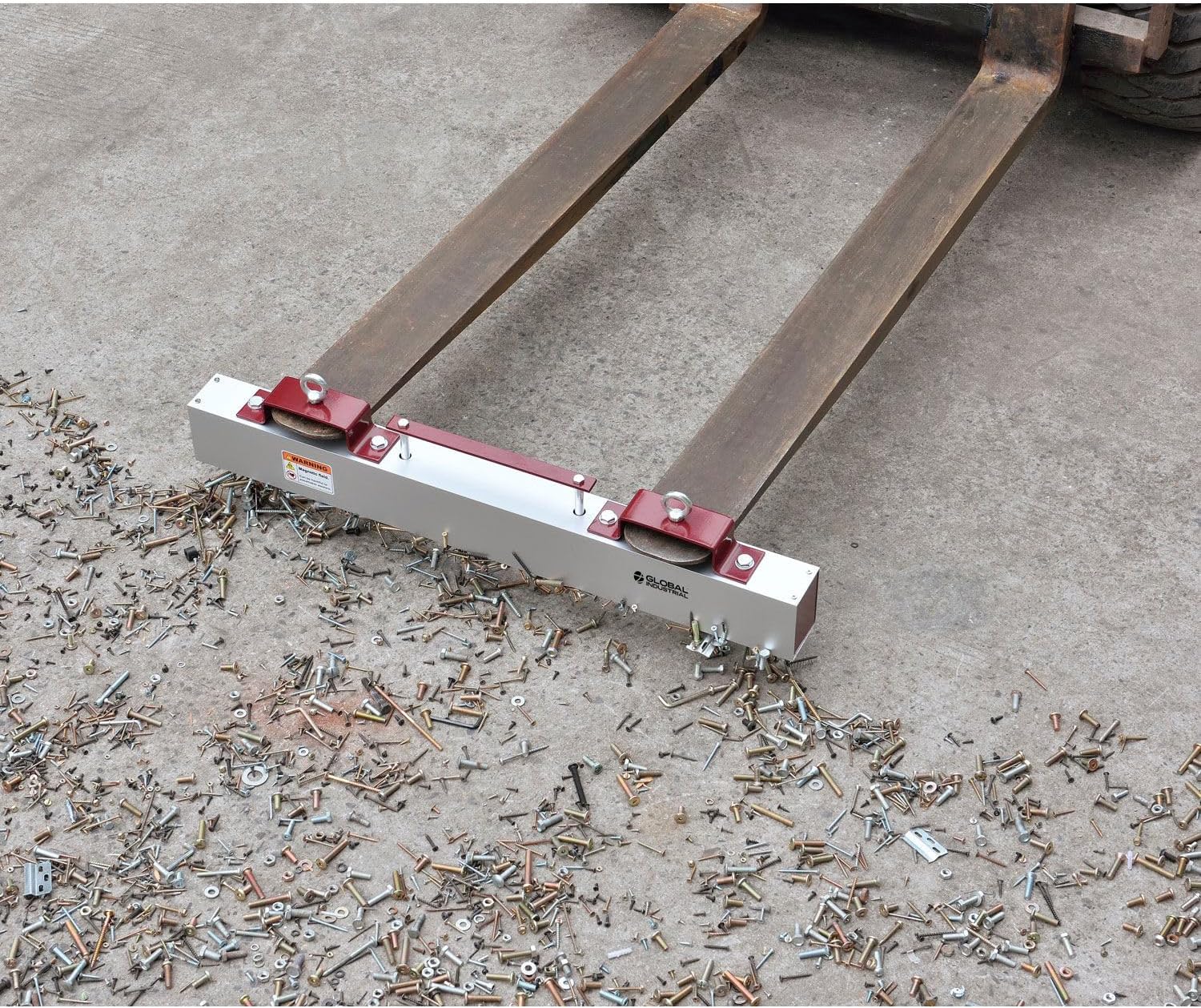Global Industrial 36'W Hang-Type Magnetic Sweeper With Forklift Hanger