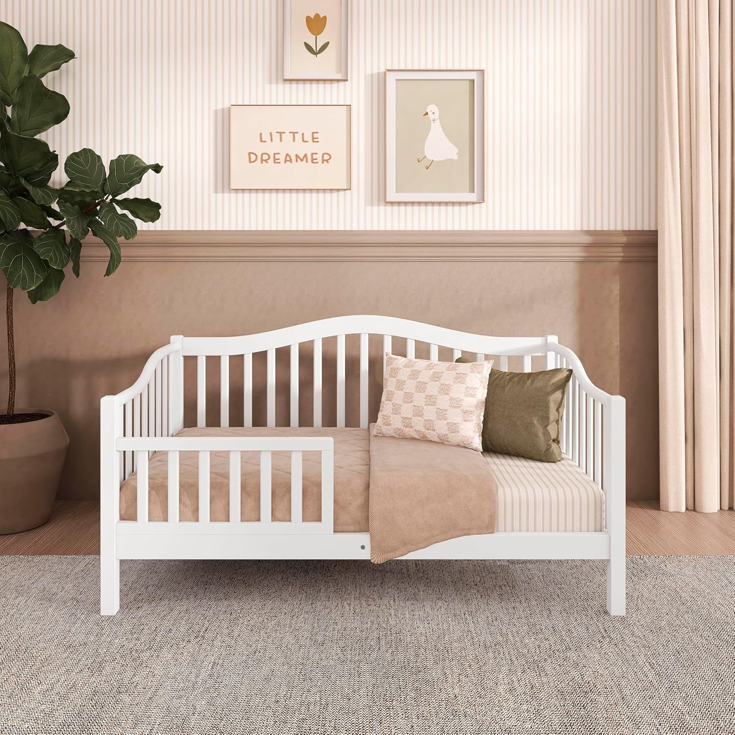 Dream On Me Austin Toddler Day Bed with Rails in White, Low to Floor Toddler Day Bed, Greenguard Gold & Baby Safety Alliance Certified, Non-Toxic Finishes, Side Safety Guard Rail