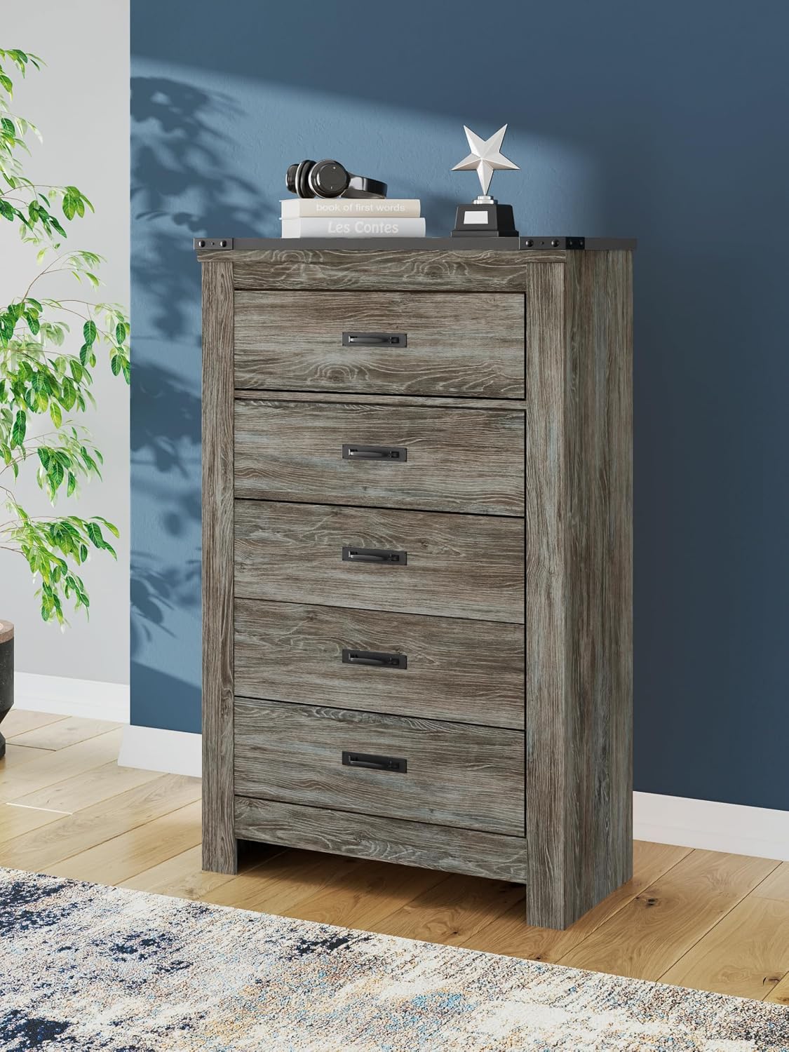 Signature Design by Ashley Frandern Vintage Casual Chest with 5 Smooth-Gliding Drawers, Matte Black Drawer Handles, Wood and Decorative Laminate, Gray, 34.25' W
