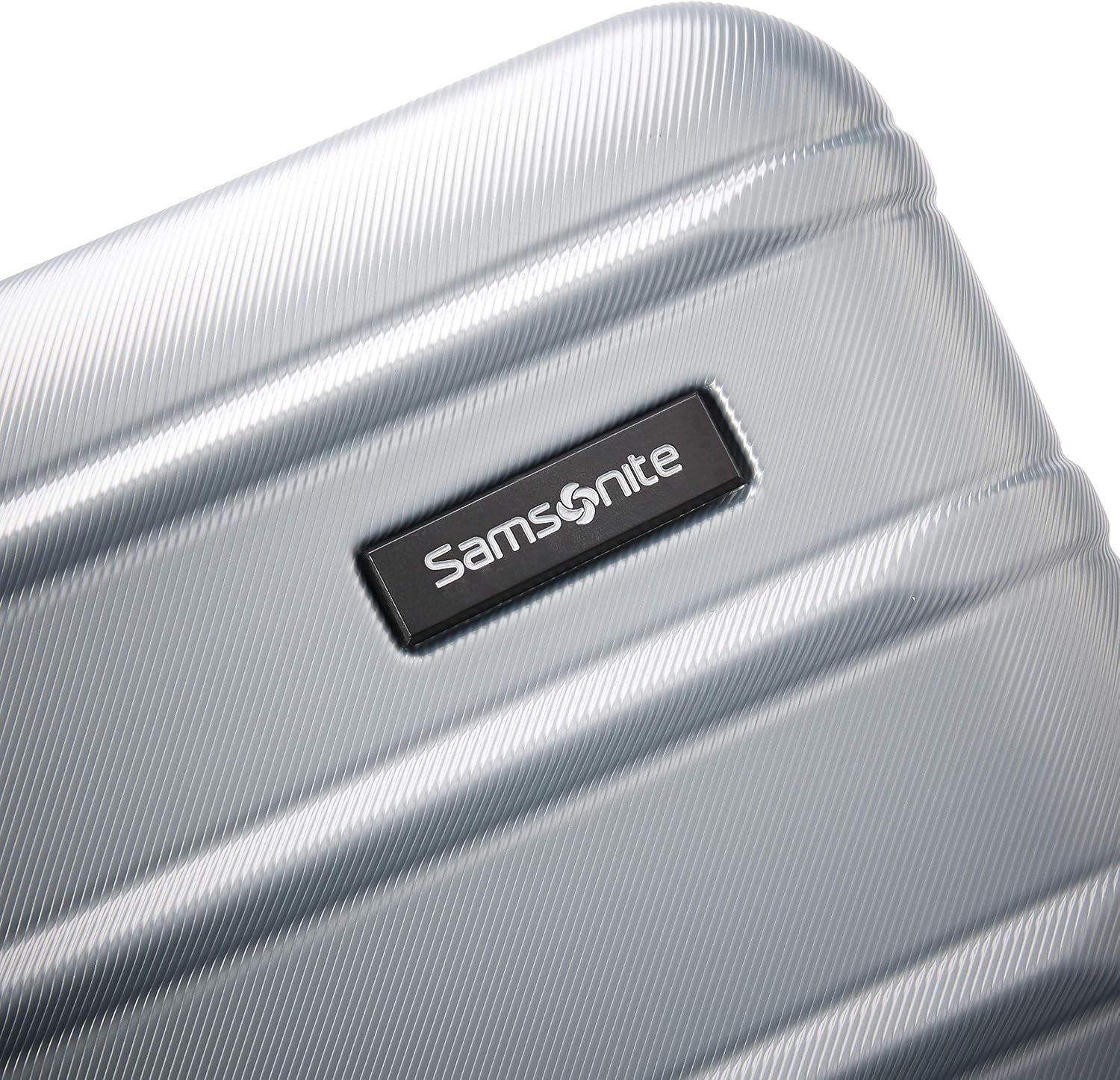 Omni 2 Airline Approved Carry-On Luggage – Stress-Free Size Meets 22x14x9' Requirements – For Fast Trips & Avoiding Baggage Fees – Dual 360° Spinner Wheels, USB Power Hub, Expands 1.5' – Silver