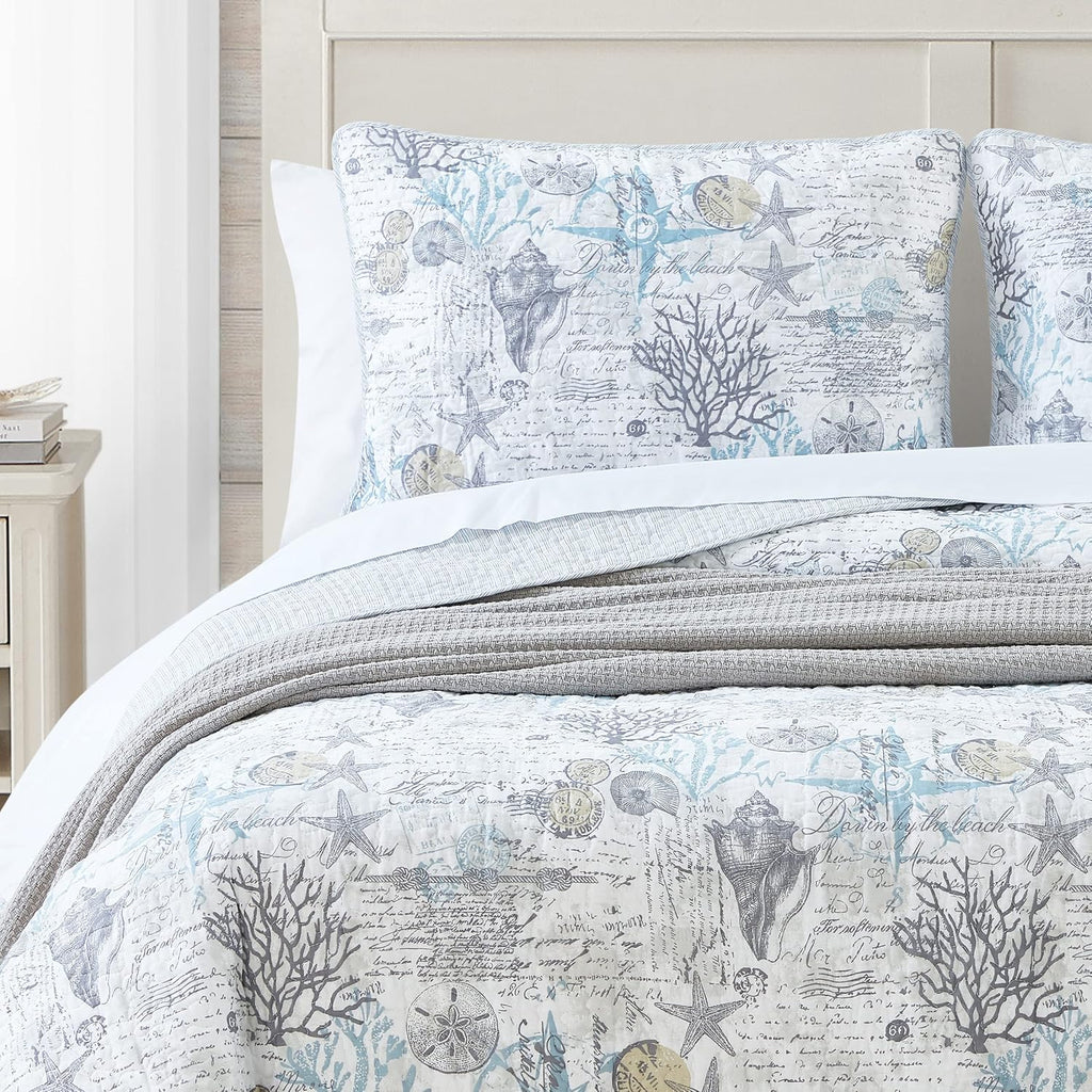 Tommy Bahama - King Quilt Set, Soft & Reversible Woven Bedding with Matching Pillowcases, Medium Weight for Year Round Comfort, 3 Piece Bed Set (Beach Bliss Grey)