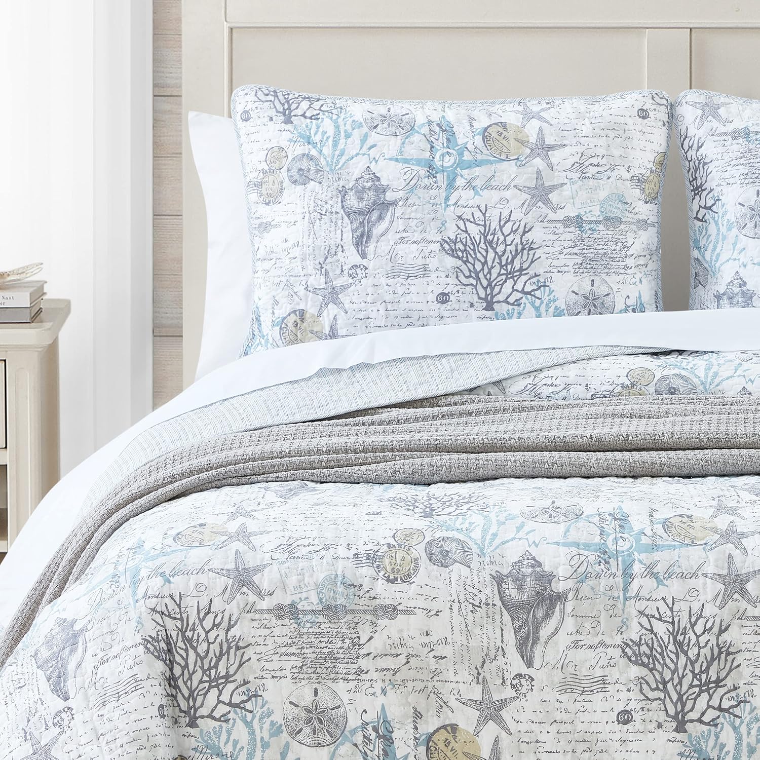 Tommy Bahama - King Quilt Set, Soft & Reversible Woven Bedding with Matching Pillowcases, Medium Weight for Year Round Comfort, 3 Piece Bed Set (Beach Bliss Grey)